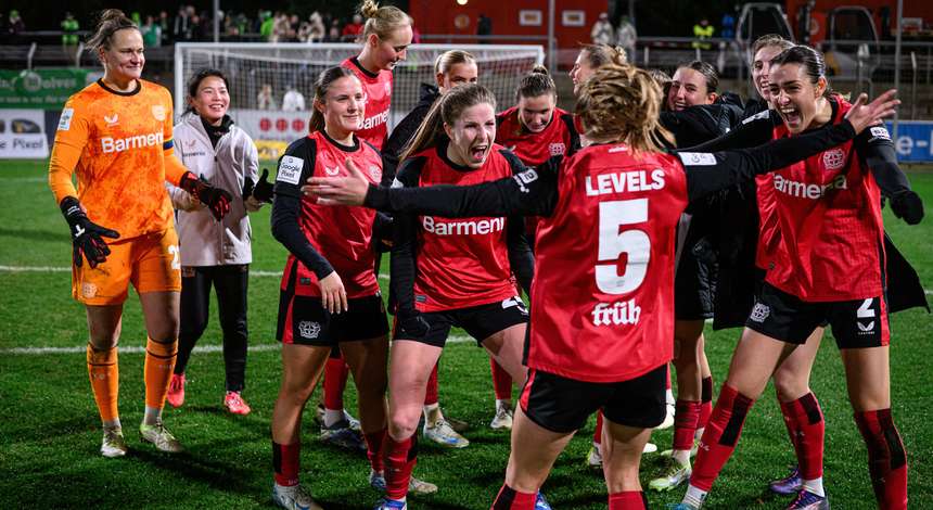 Jubel der Bayer 04-Frauen