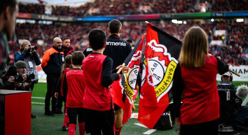 Einlaufen in die BayArena