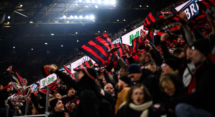 Bayer 04-Fans im Dortmunder Signal Iduna Park