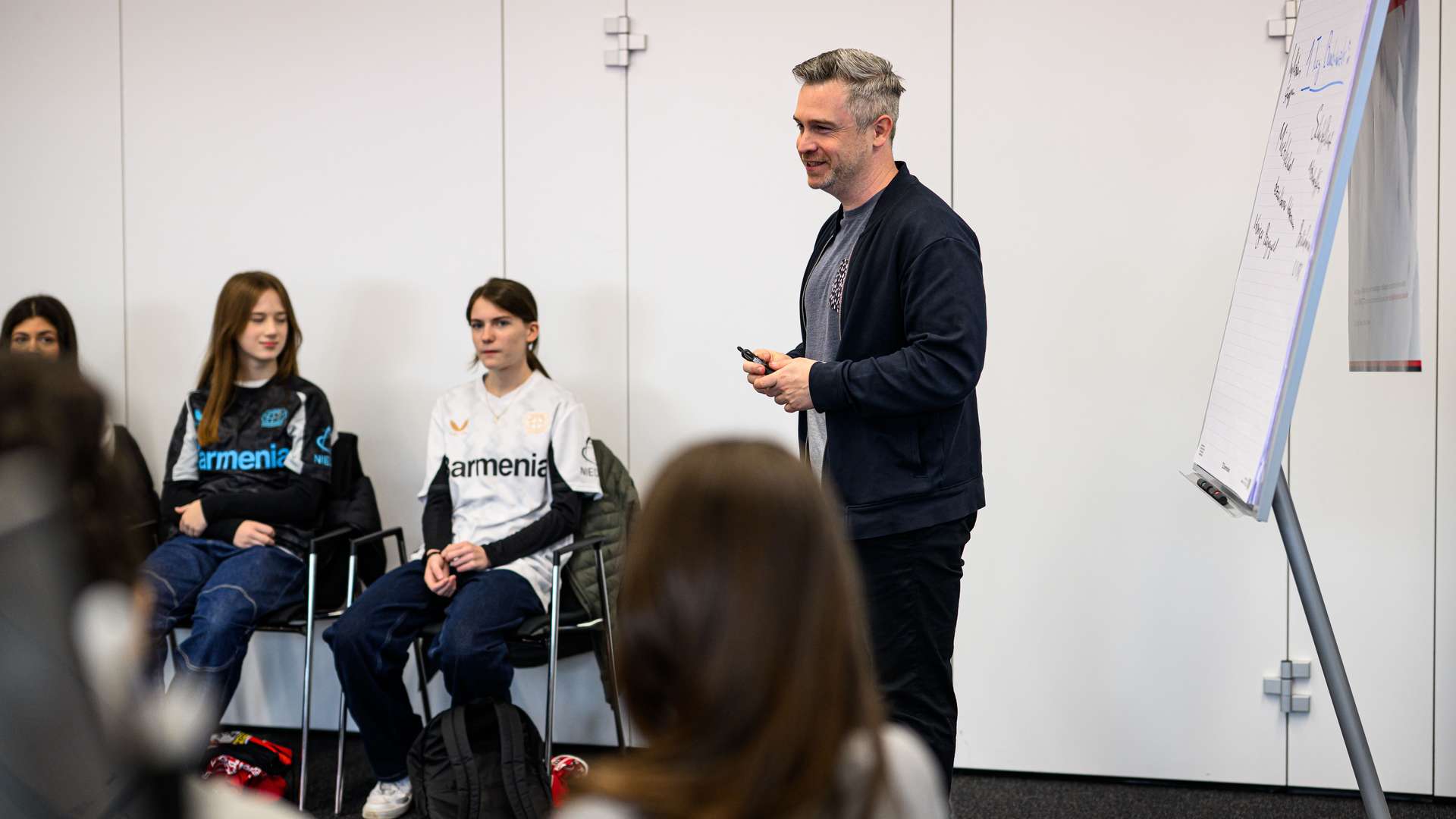 Workshop im Rahmen des „TOGETHER!”-Aktionsspieltags in der BayArena