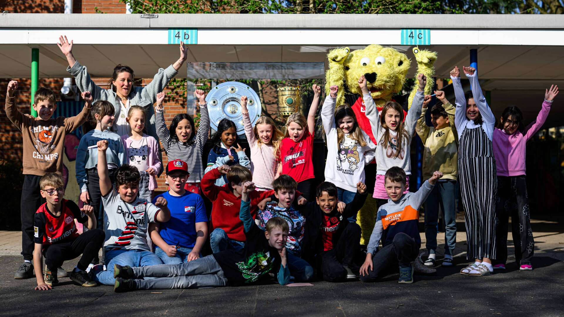 Trophy Tour in Leverkusener Grundschulen