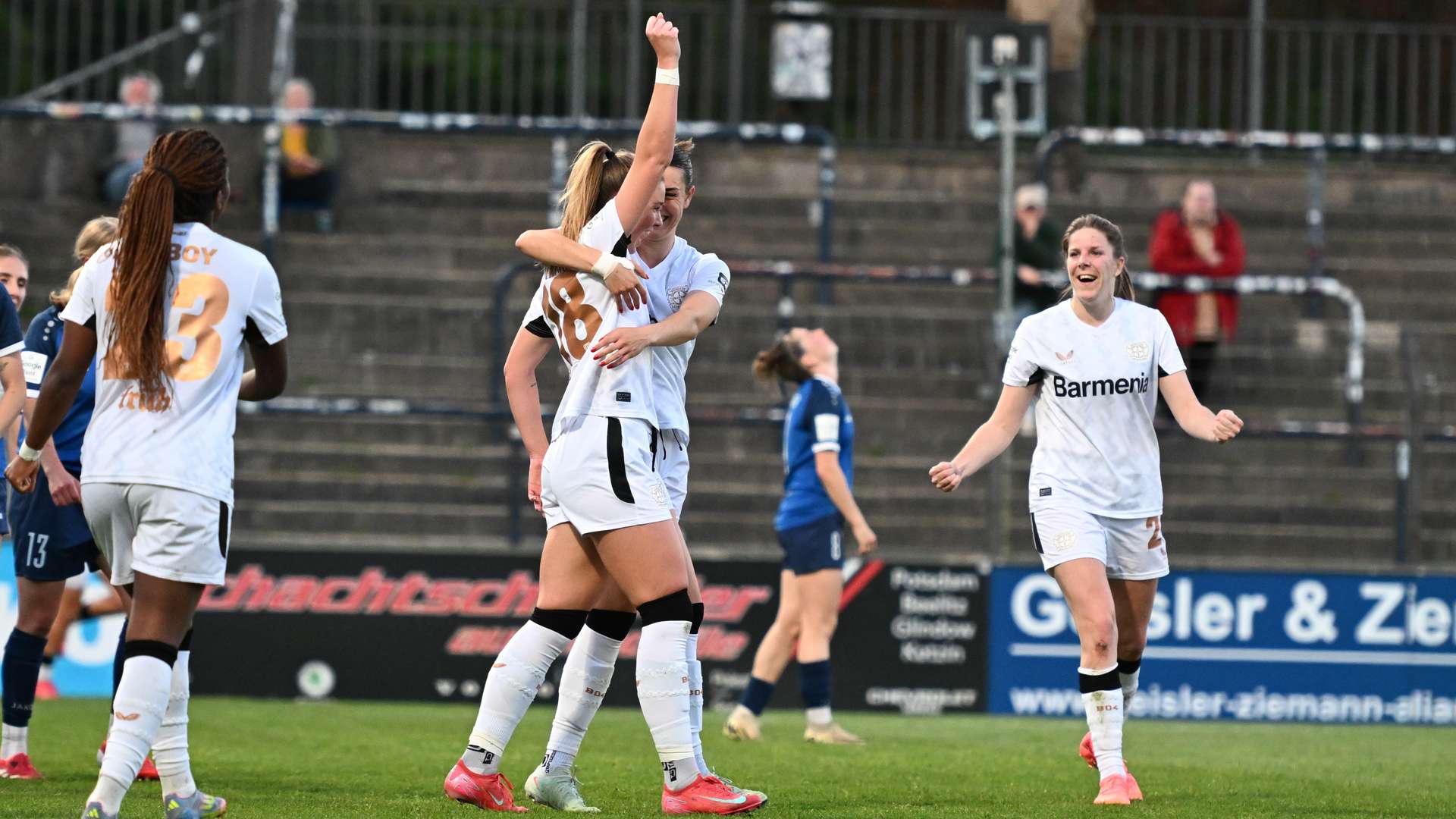 Karolina Lea Vilhjalmsdottir und Selina Ostermeier