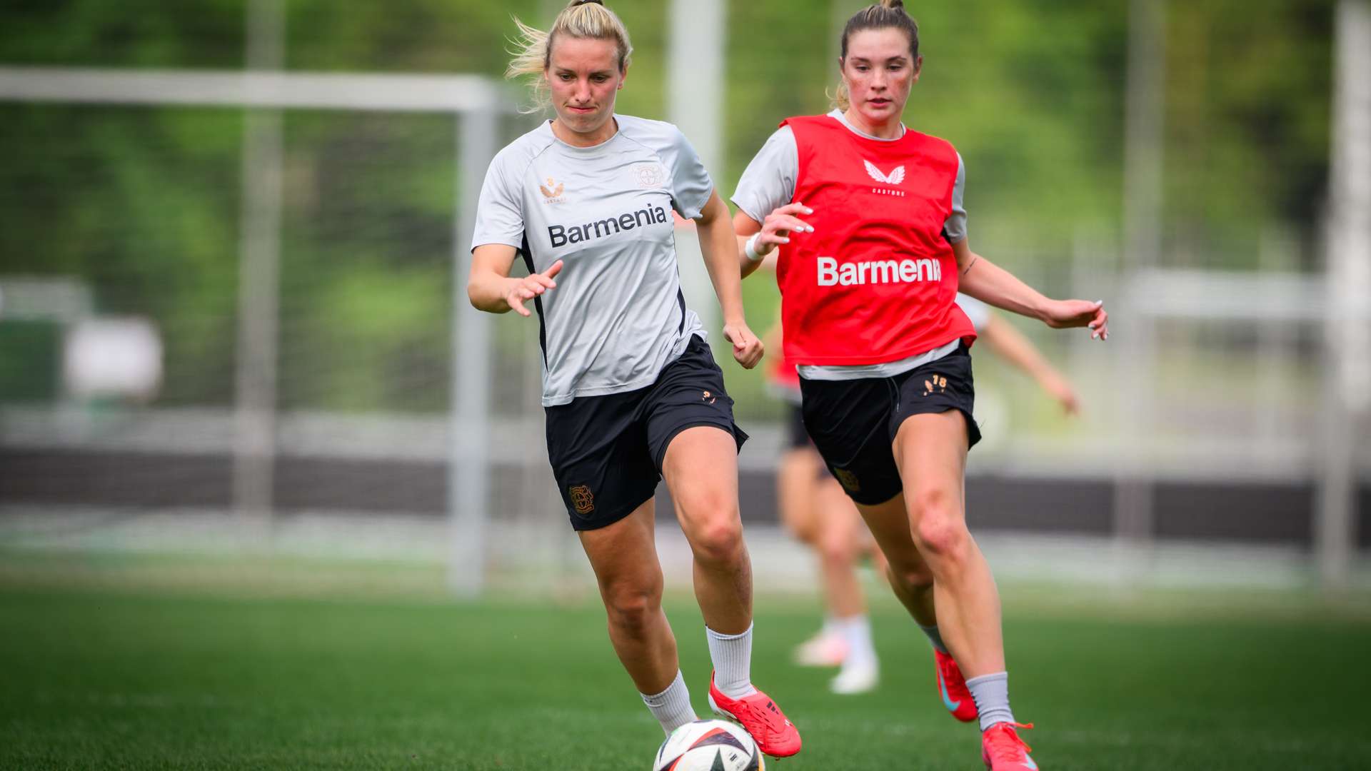 Melissa Friedrich und Karolina Lea Vilhjalmsdottir