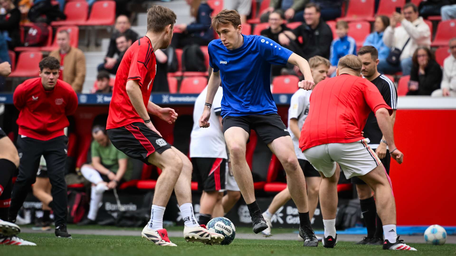 Mitglieder-Kick in der BayArena