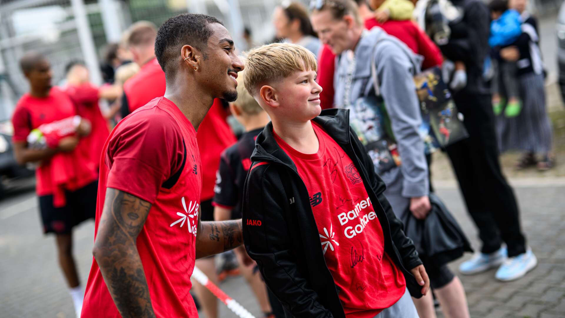 Arthur und ein Fan nach dem Training