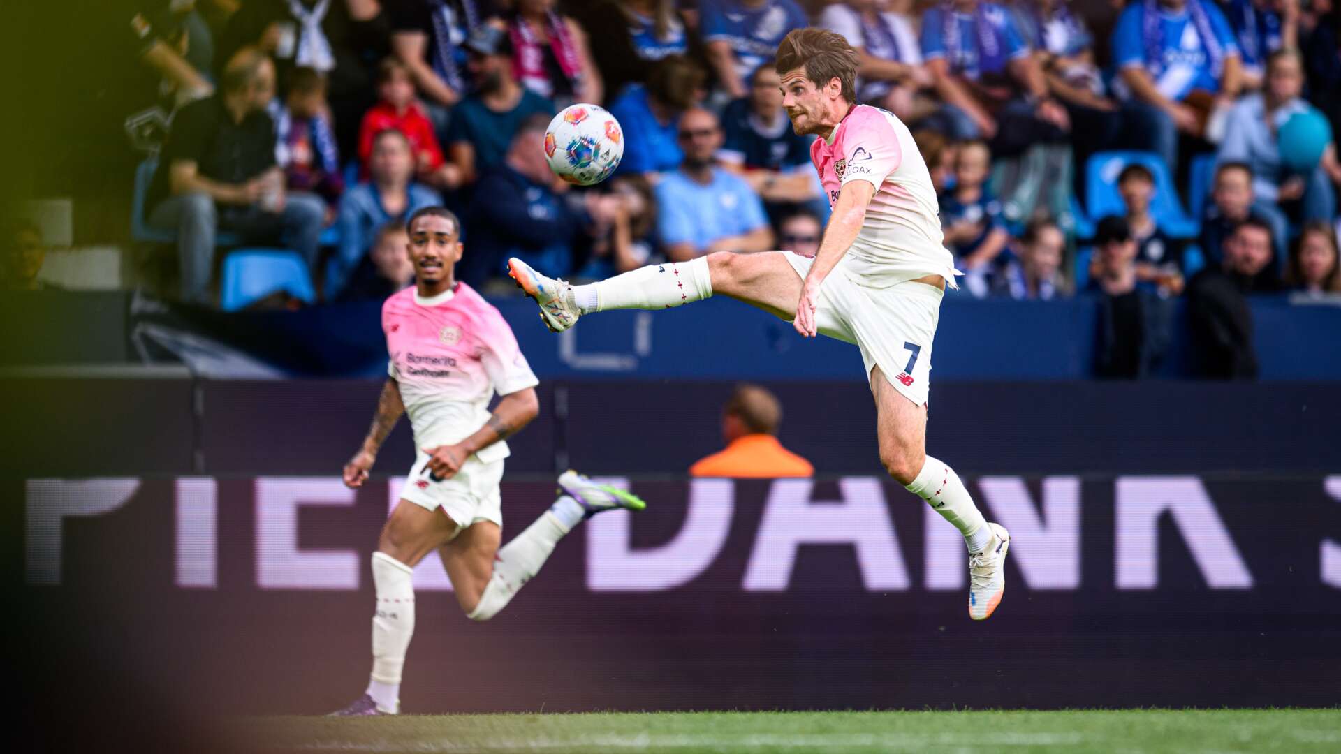 Jonas Hofmann vor Arthur