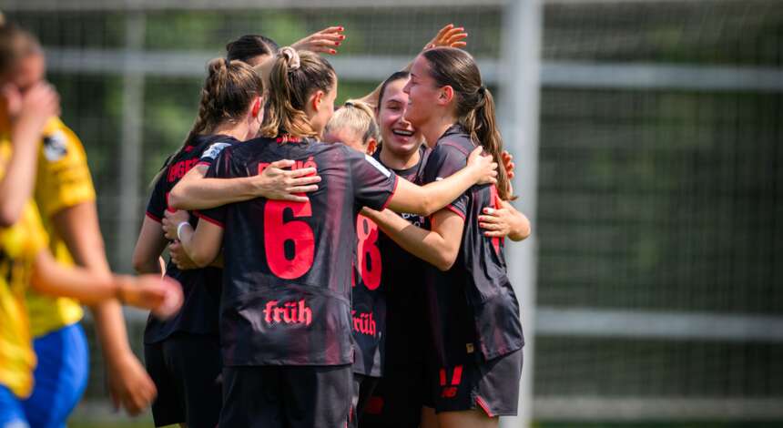 Jubel der Bayer 04-Frauen