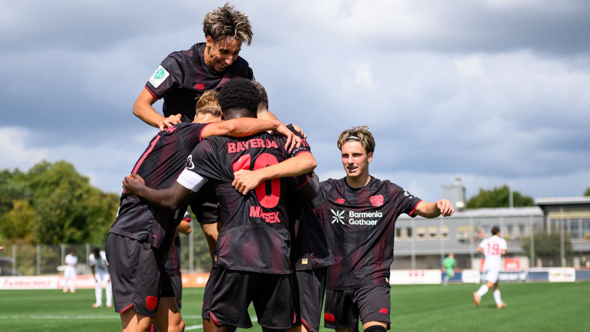 U17