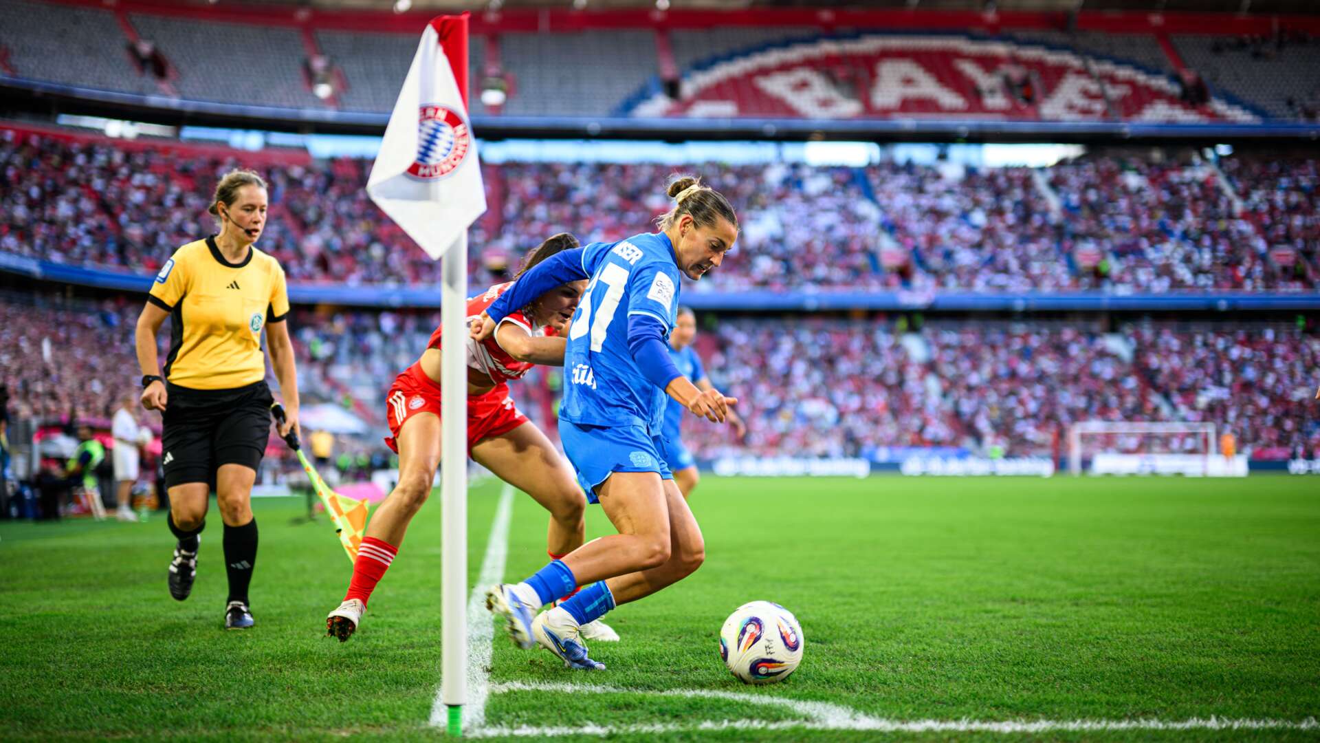 Carlotta Wamser am Ball