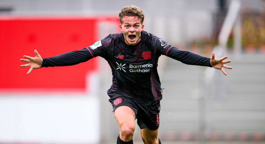 Julien Kurowski gegen Paris Saint-Germain