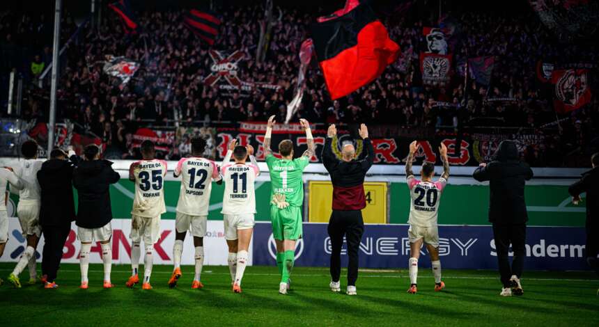 Werkself feiert mit den Fans