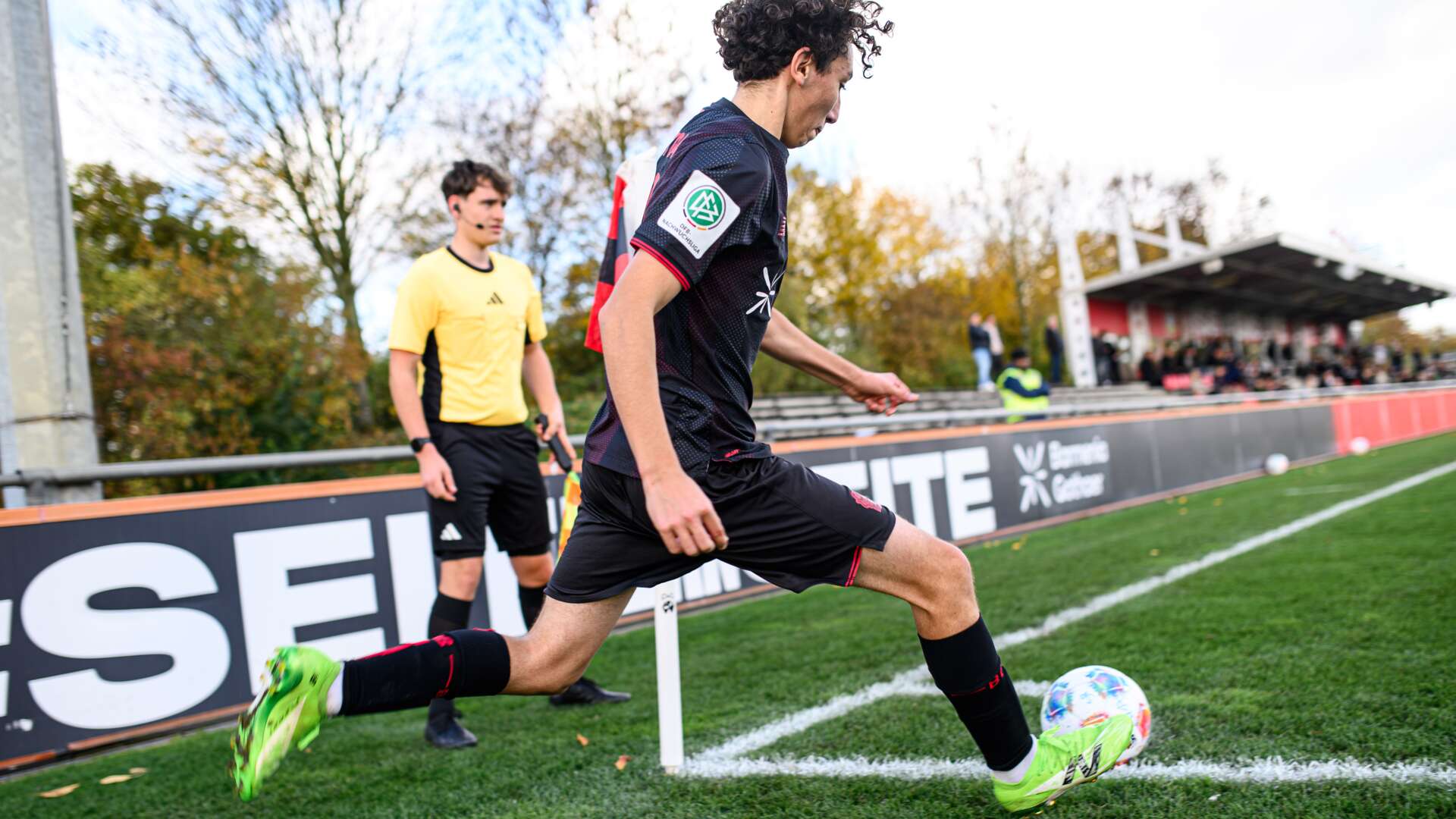 Rayan Zidane, U17, beim Eckball.jpg