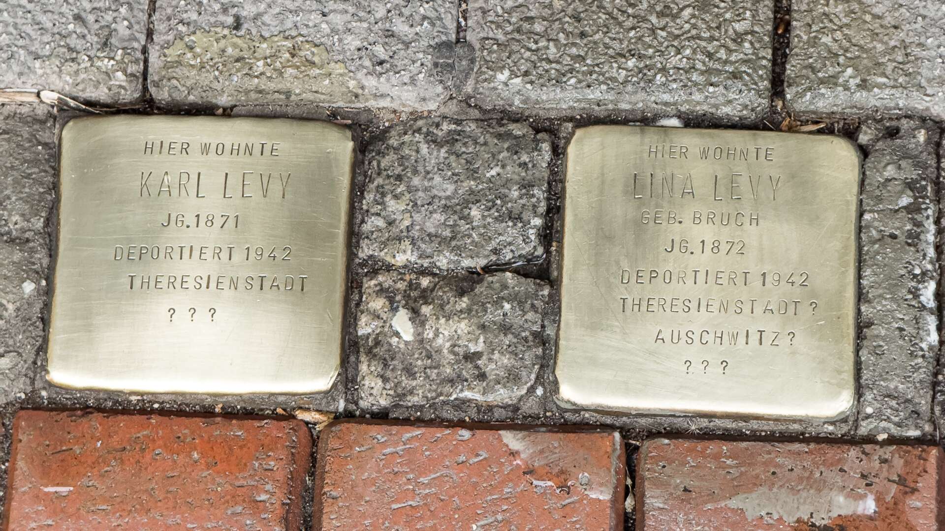 Stolpersteine putzen in Leverkusen