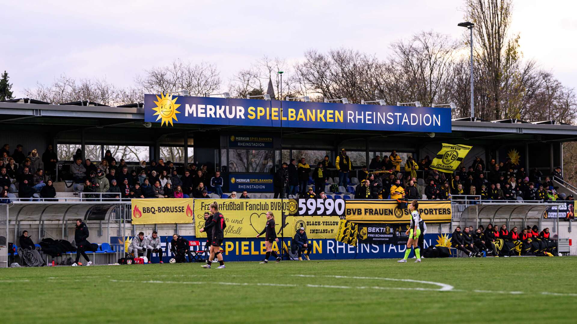 U23-Frauen beim Spiel in Monheim gegen Borussia Dortmund