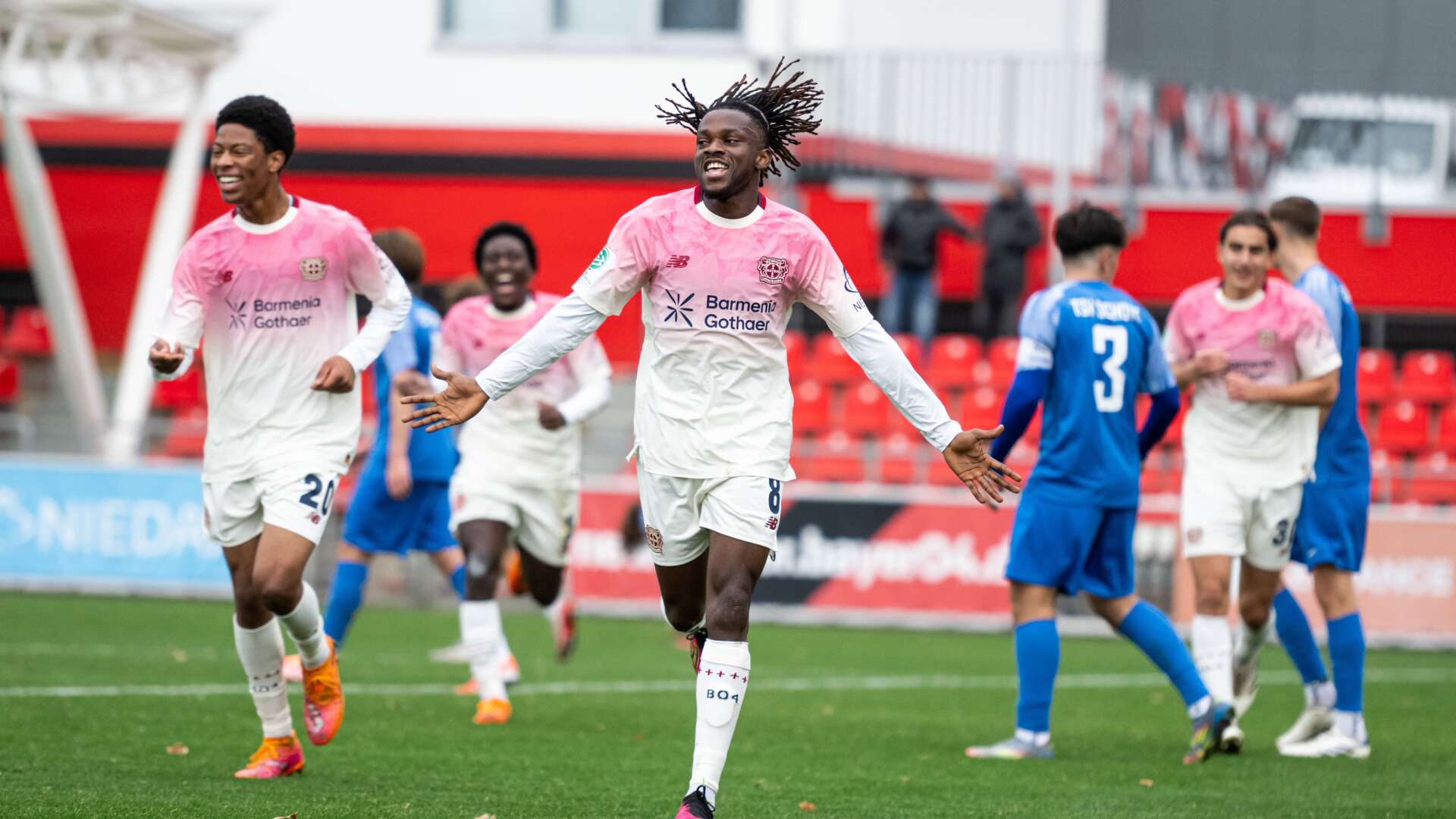 Naba Mensah Torjubel