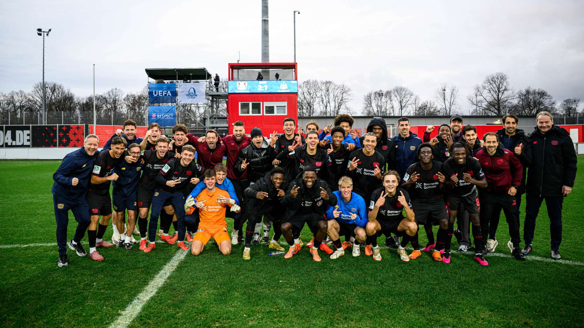 U19 von Bayer 04 nach dem K.-o.-Rundeneinzug in der Youth League