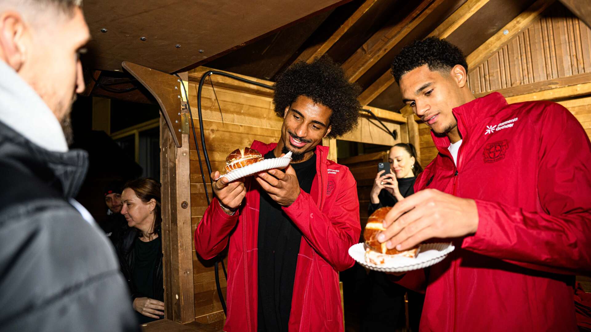 Badé und Quansah probieren Leberkäse