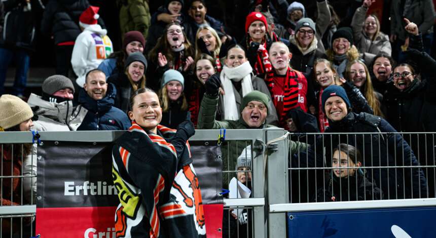 Julia Mickenhagen mit Fans