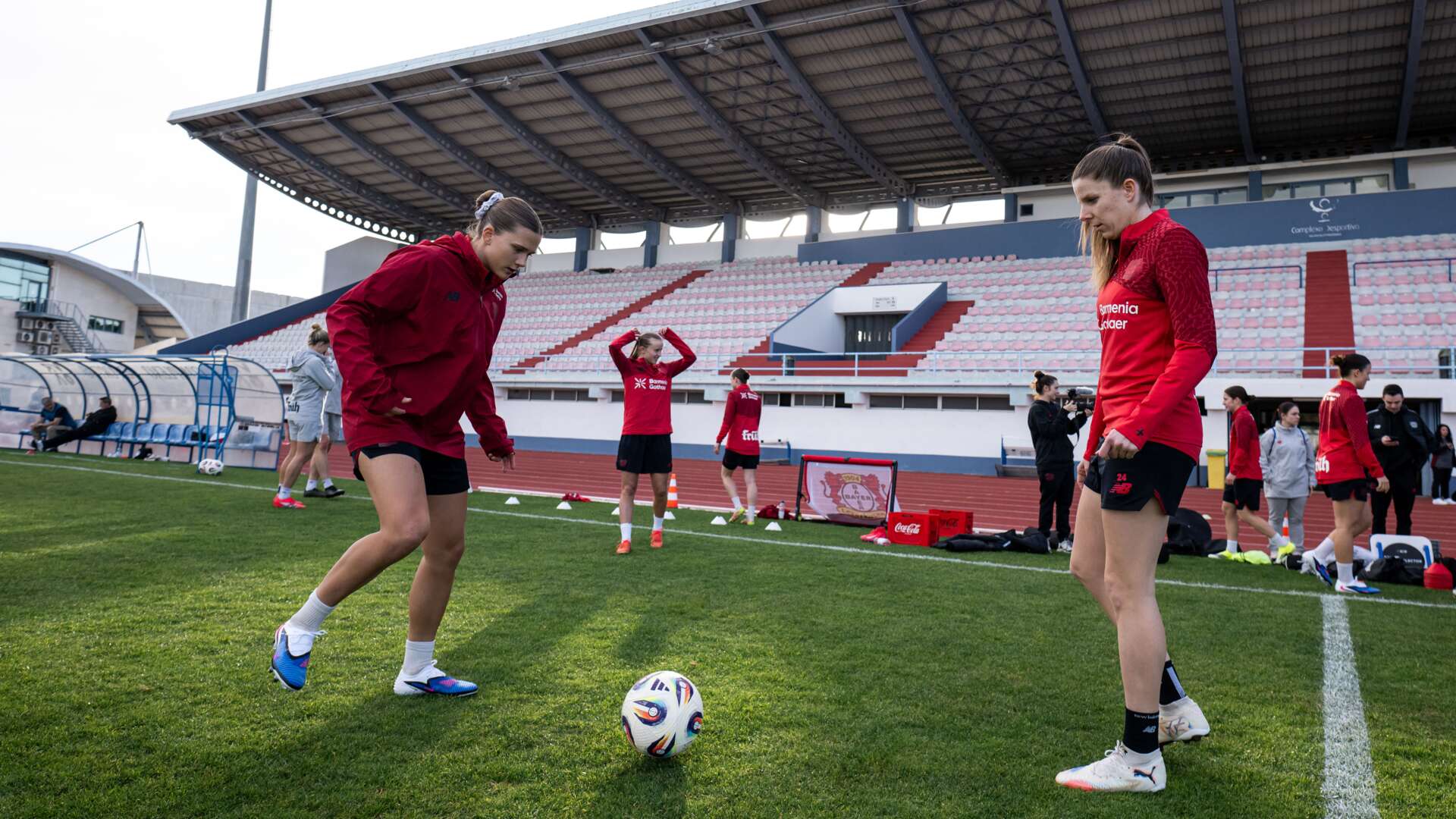 Julia Mickenhagen und Lilla Turanyi