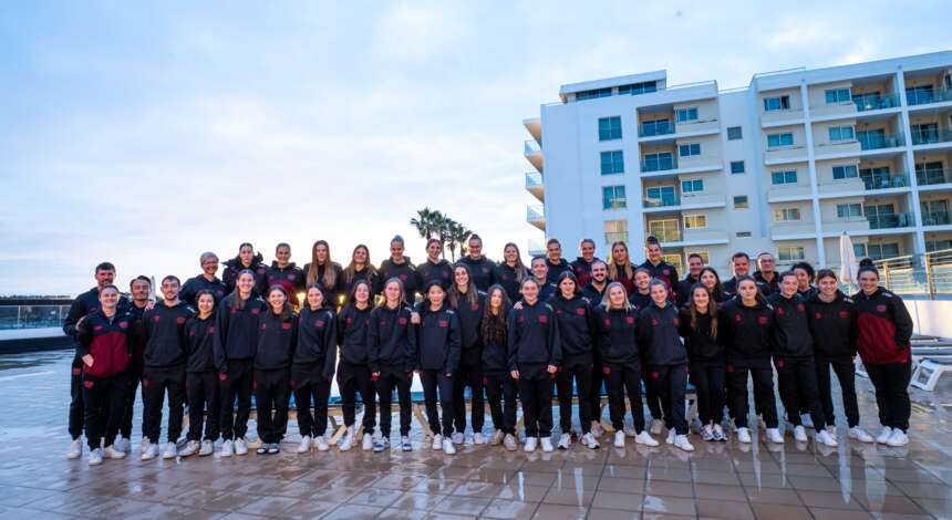 Gruppenfoto vor dem Hotel