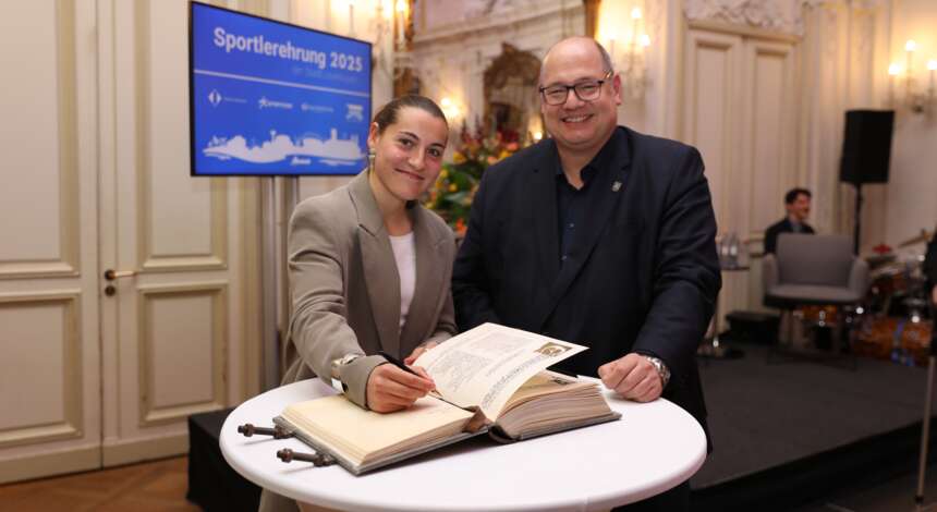 Carlotta Wamser und OB Stefan Hebbel