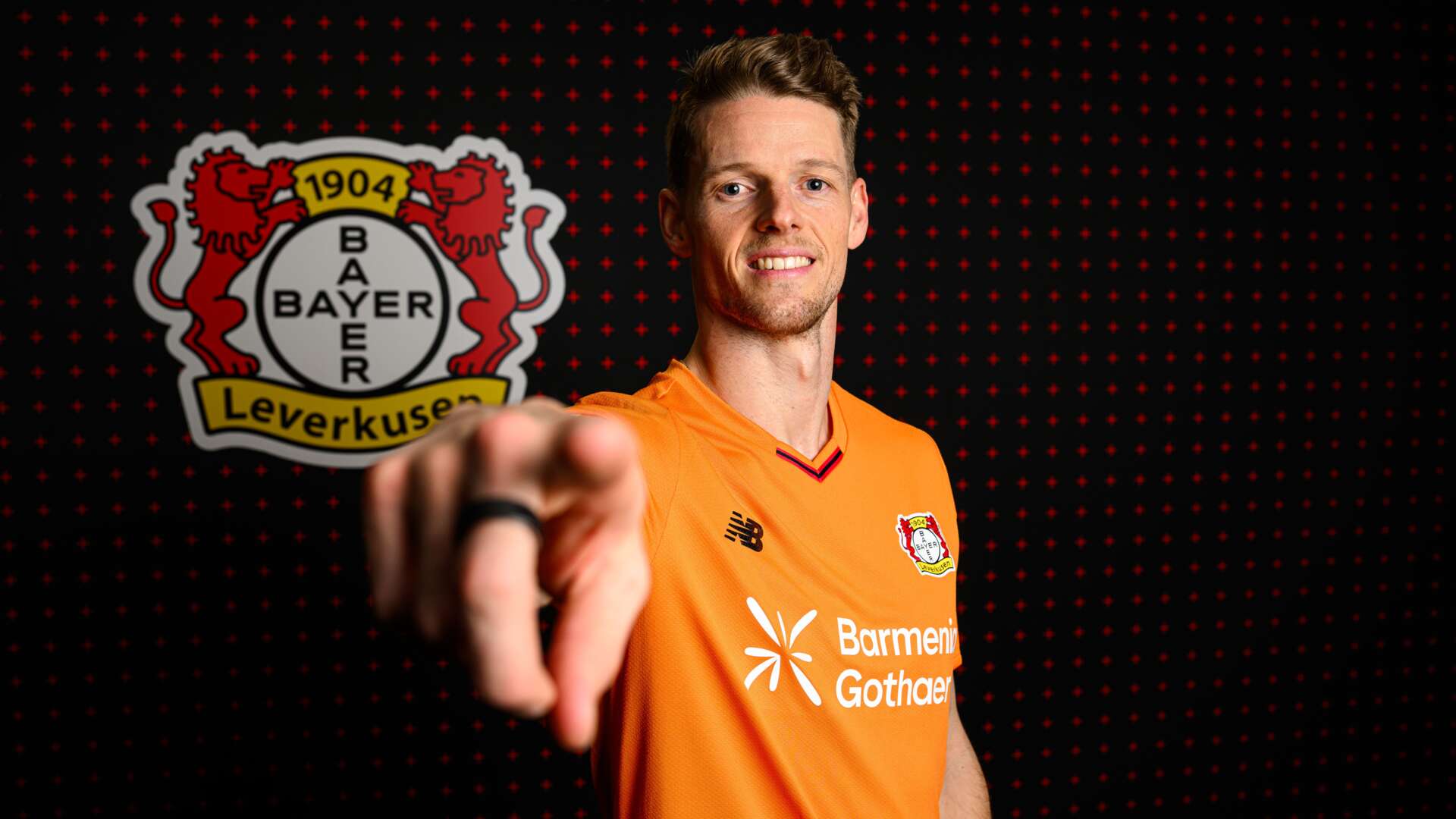 Bayer Leverkusen welcome 32-year-old Borussia Mönchengladbach goalkeeper Jonas Omlin on loan until the end of the season