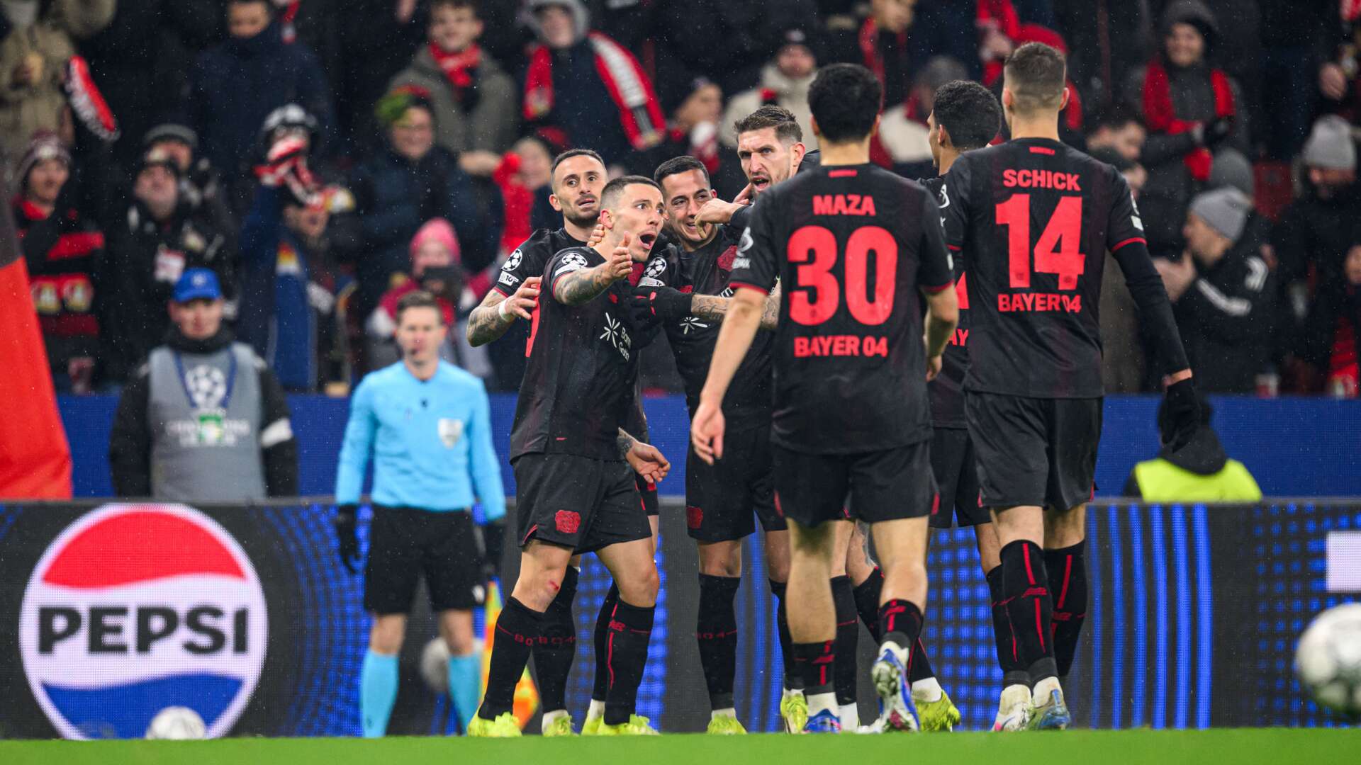 Werkself beim Torjubel