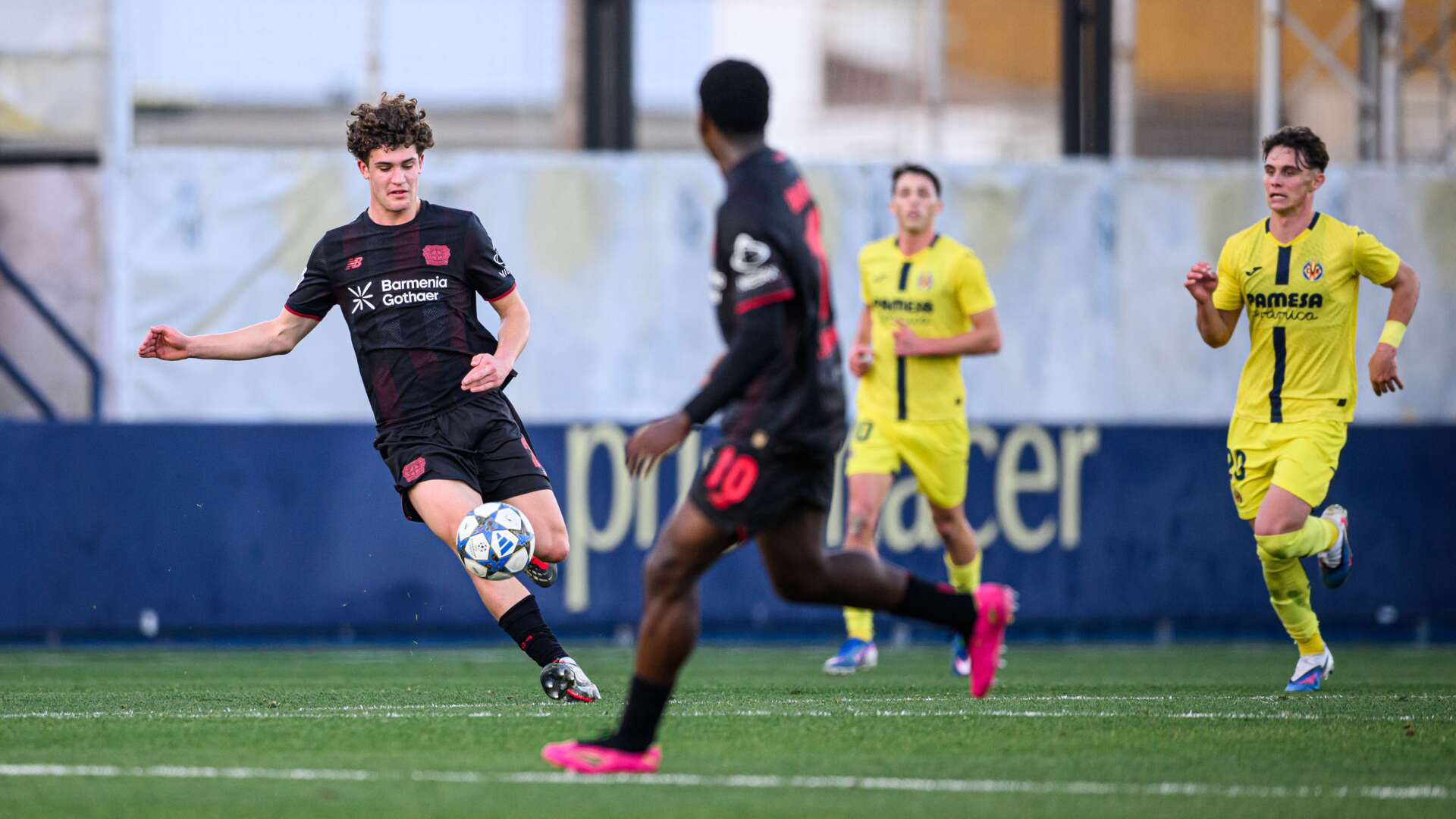 Jonah Berghoff on the ball