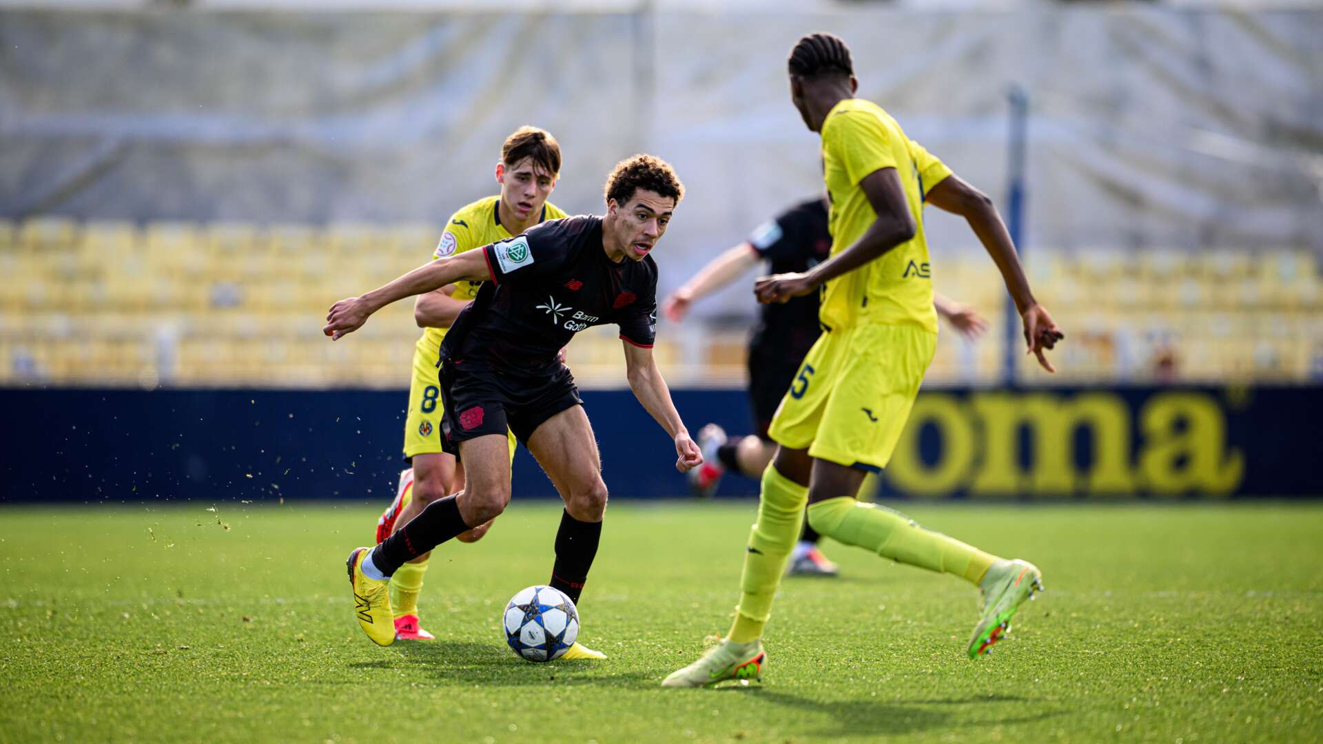 Montrell Culbreath makes his way down the right-hand side