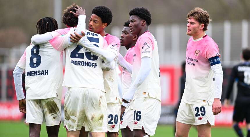 U19 von Bayer 04 beim Torjubel