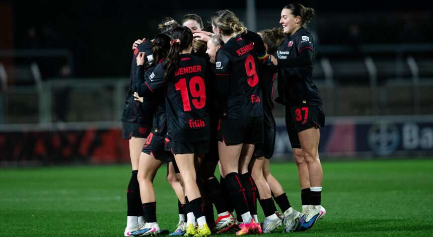 Jubel der Bayer 04-Frauen