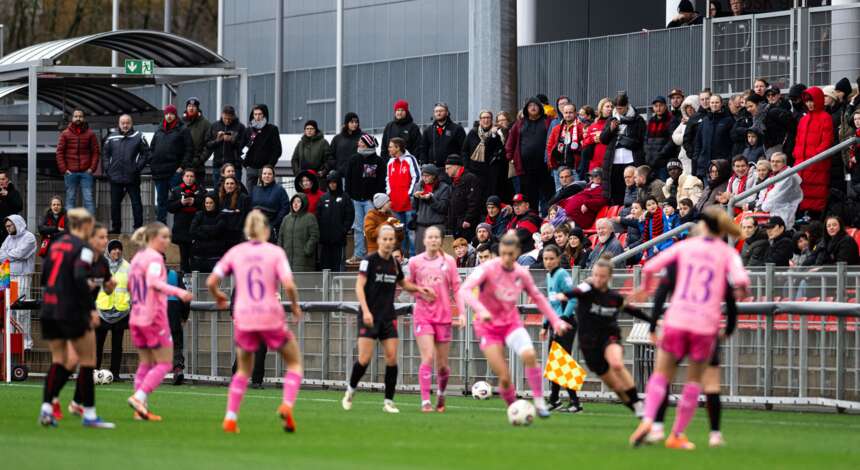 Frauen-Bundesliga im Ulrich-Haberland-Stadion