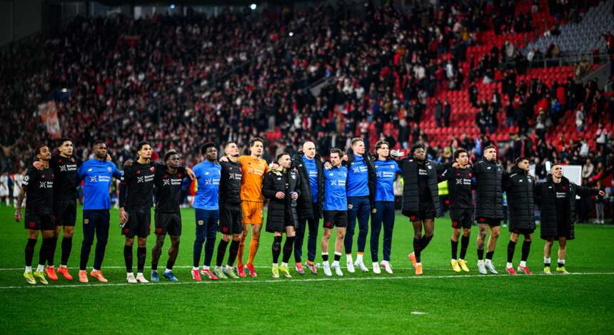 Werkself feiert Achtelfinal-Einzug mit den Fans