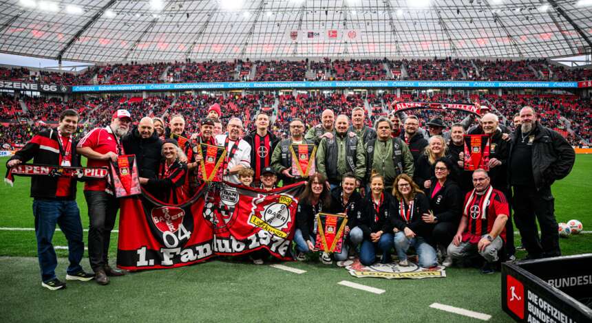 Fanclub-Ehrung mit Fernando Carro in der Halbzeit