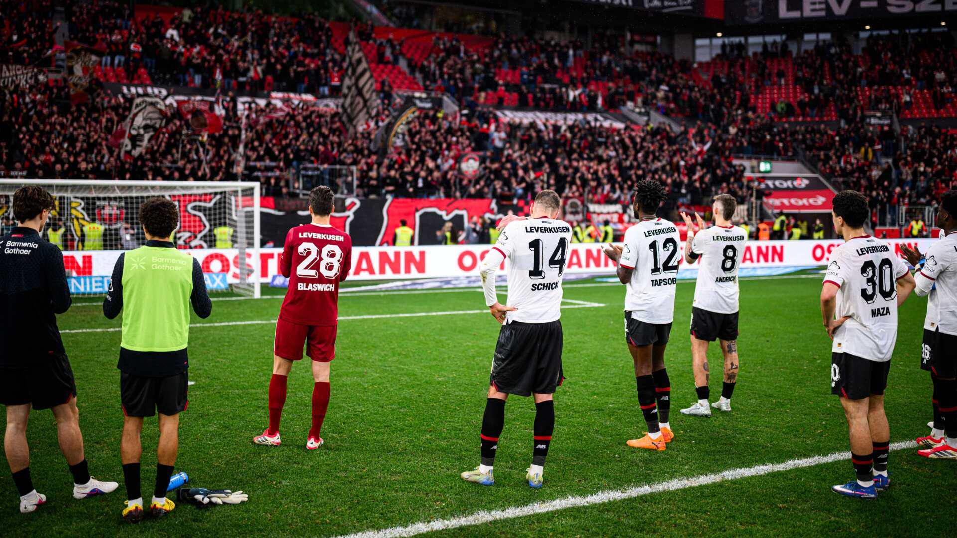 Die Werkself nach Abpfiff