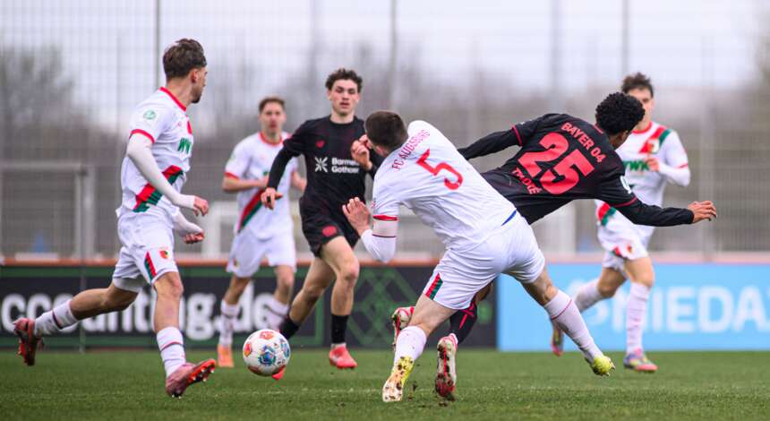 Umkämpftes Duell: Die U17 von Bayer 04 unterlag dem FC Augsburg 2:3.