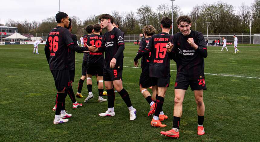 U17 von Bayer 04 beim Torjubel