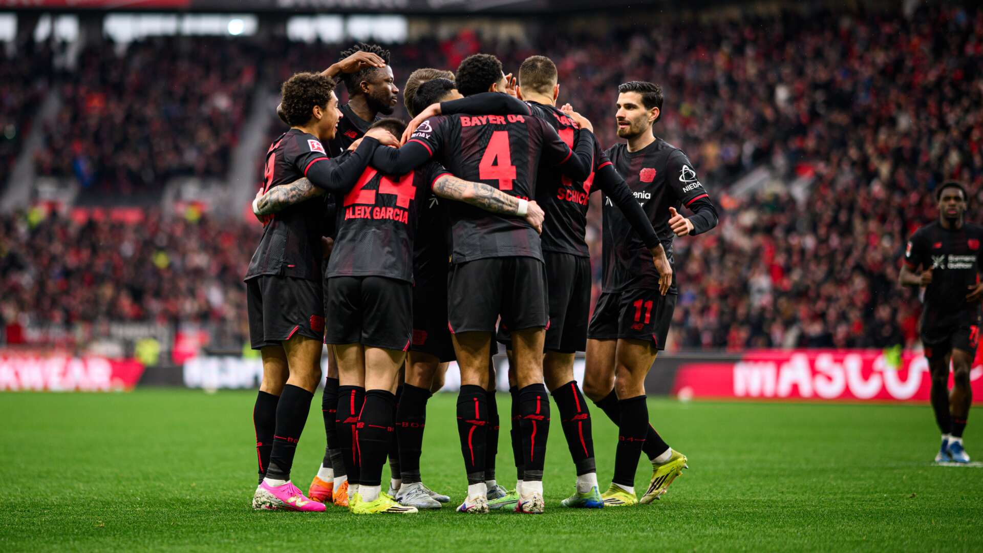 Werkself beim Torjubel