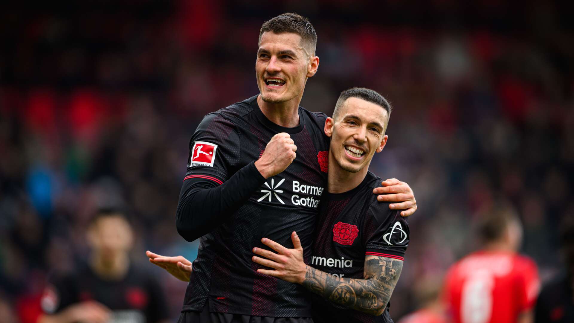 Patrik Schick und Alejandro Grimaldo beim Torjubel