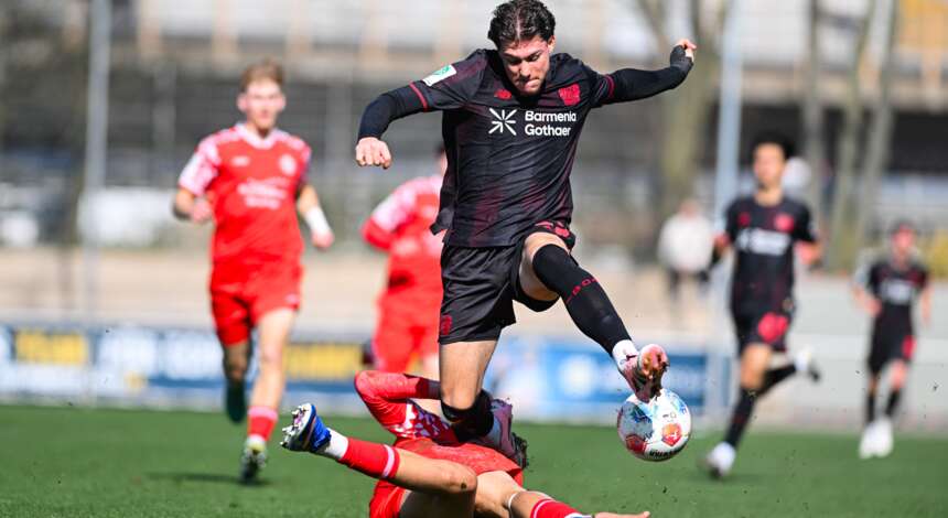 Dustin Buck für die U19 von Bayer 04