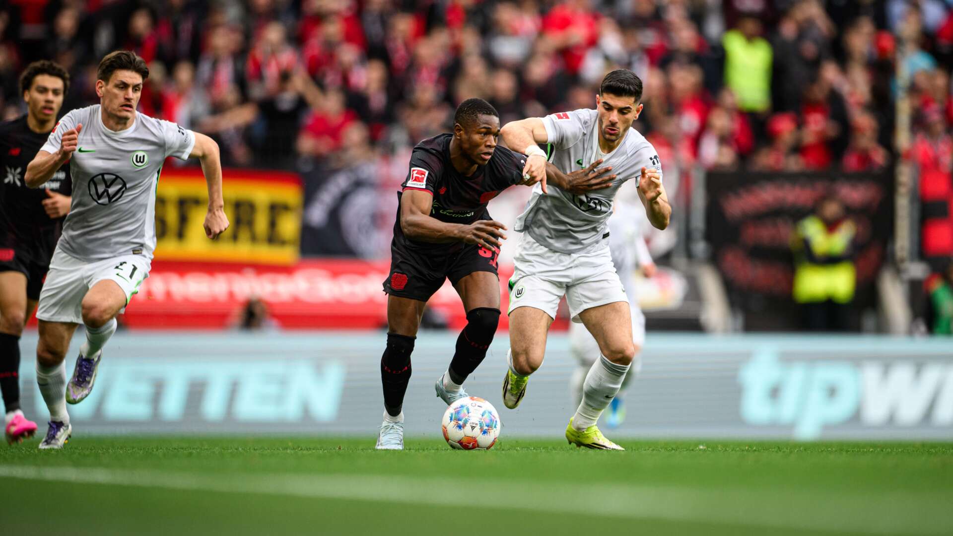 Christian Kofane gegen Konstantinos Koulierakis