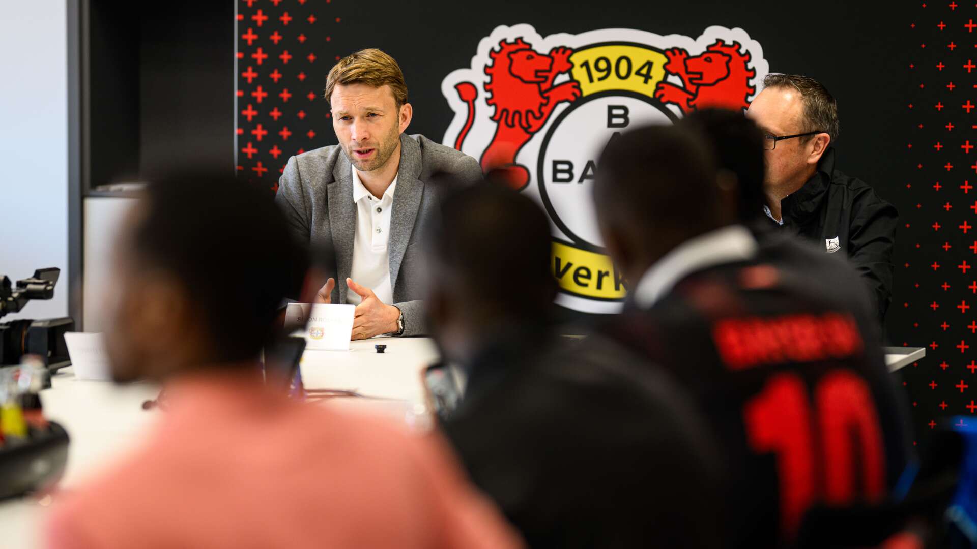 Simon Rolfes beim Besuch afrikanischer Journalisten