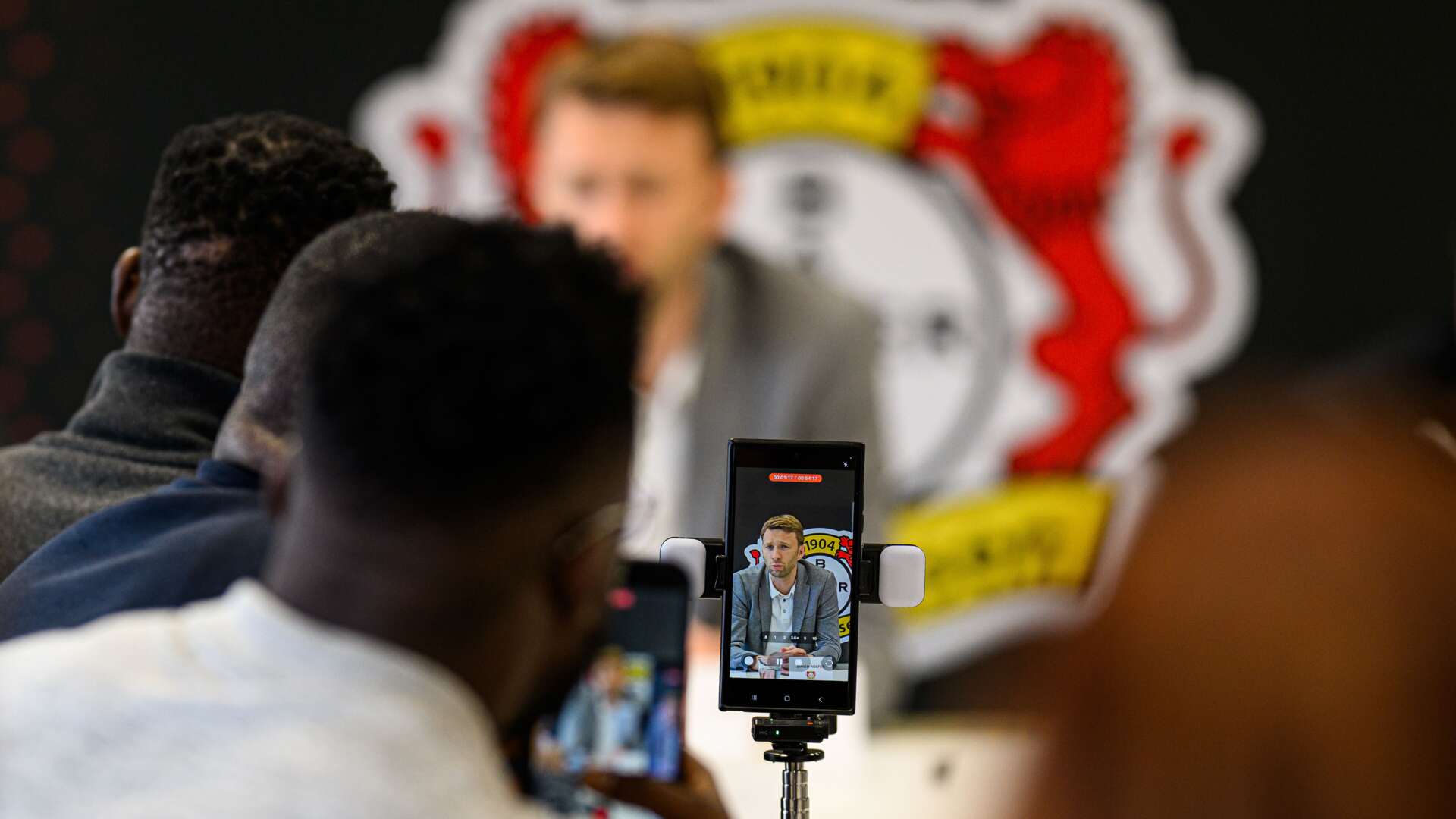 Simon Rolfes beim Besuch afrikanischer Journalisten