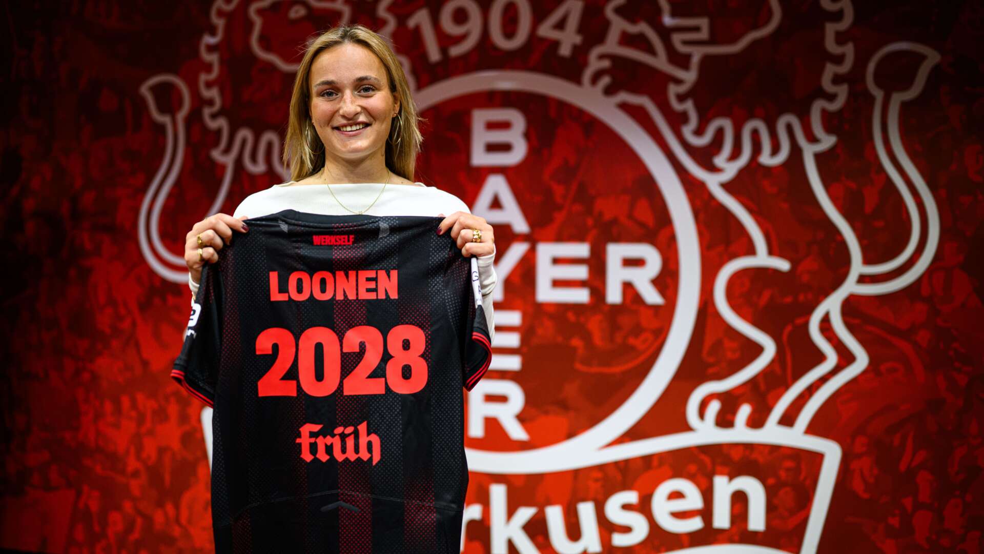 Lobke Loonen mit Trikot