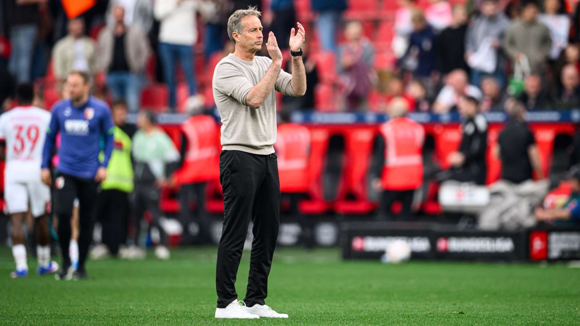 Kasper Hjulmand bedankt sich bei den Fans