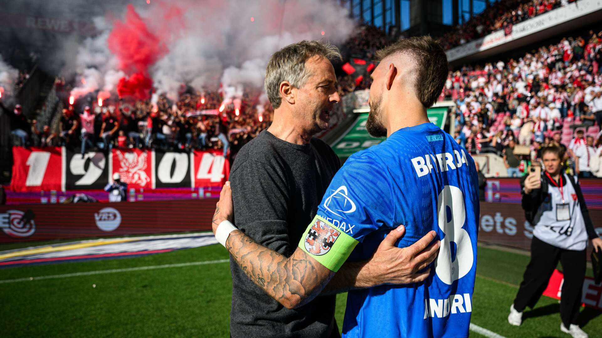 Kasper Hjulmand und Robert Andrich nach Abpfiff