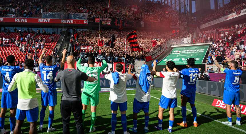 Jubel nach Abpfiff bei der Werkself