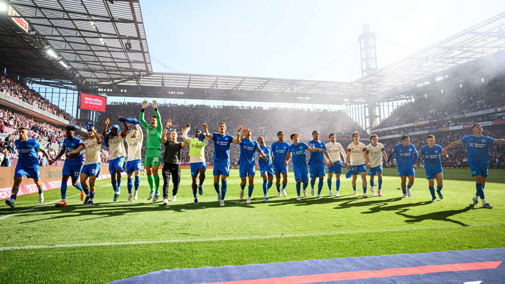 Jubel nach Abpfiff bei der Werkself