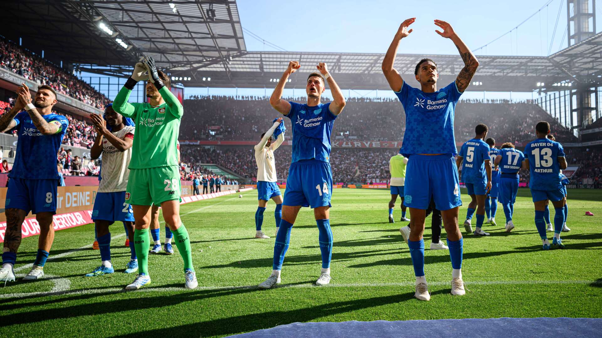 Jubel nach Abpfiff bei der Werkself