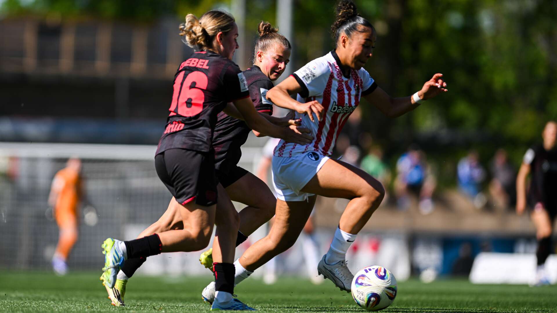 Zweikampf im Mittelfeld